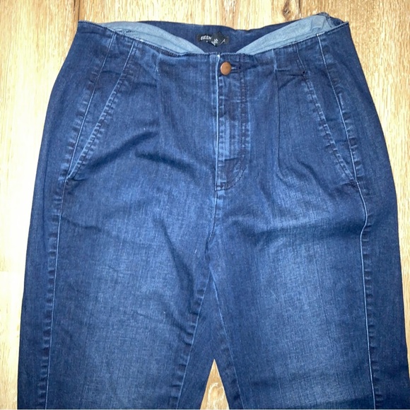 Eileen Fisher Women’s Cotton Tapered and Pleated Denim Jeans | Ankle | Size 6 - Picture 4 of 15